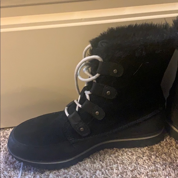Sorel waterproof boots - Picture 3 of 3